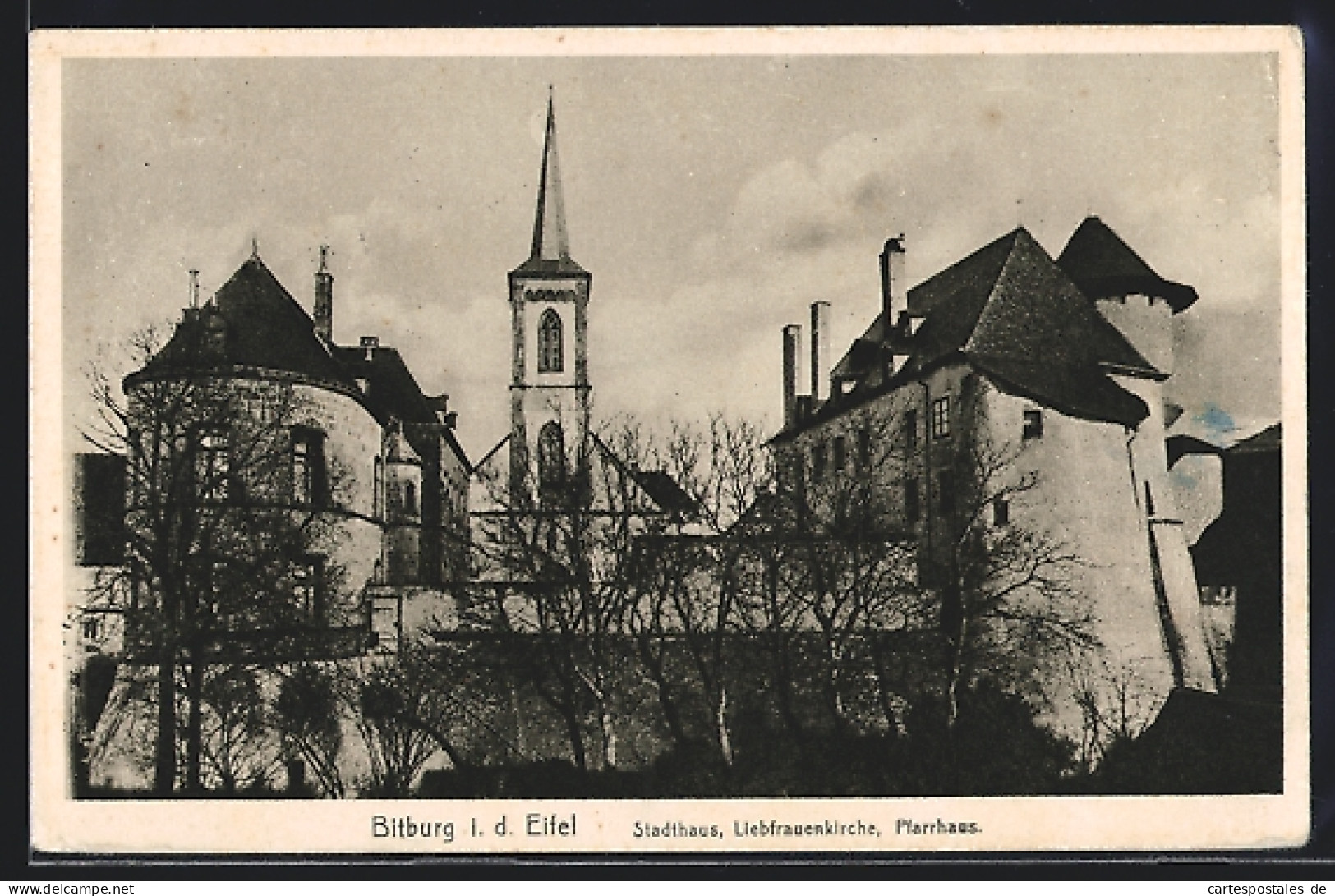 AK Bitburg I. D. Eifel, Stadthaus, Liebfrauenkirche, Pfarrhaus  - Bitburg