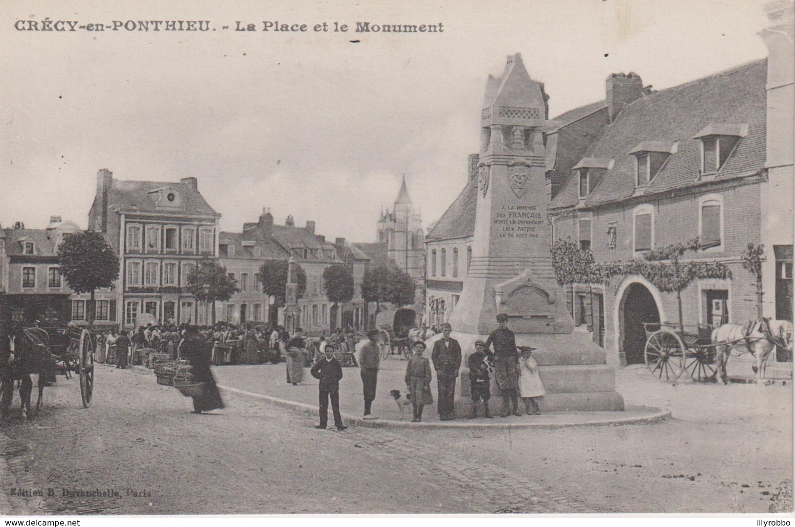 FRANCE.  CRECY-en-PONTHIEU.  La Place Et La Monument - Crecy En Ponthieu