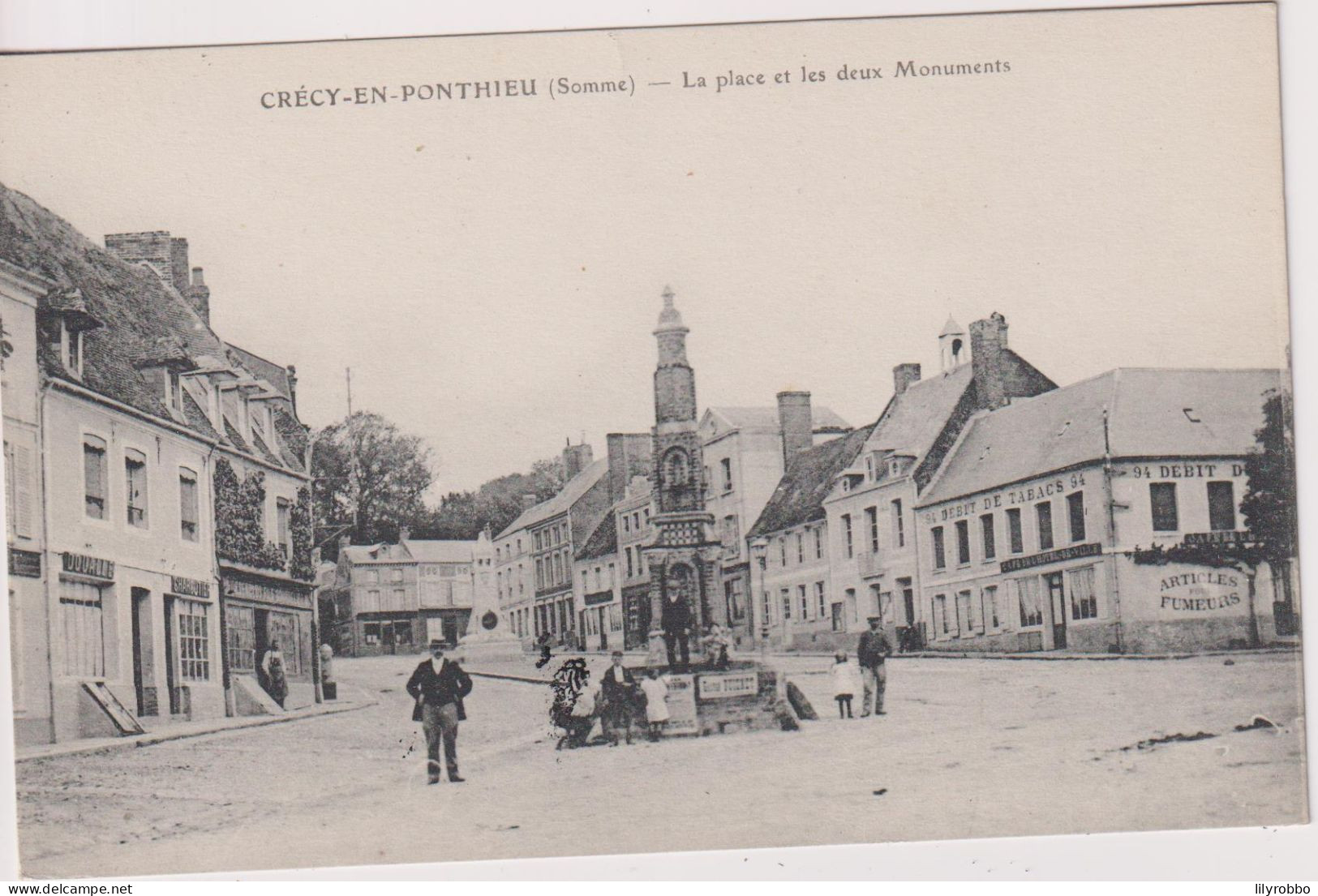 FRANCE.  CRECY-EN-PONTHIEU.  La Place Et Les Dueux Monuments - Crecy En Ponthieu