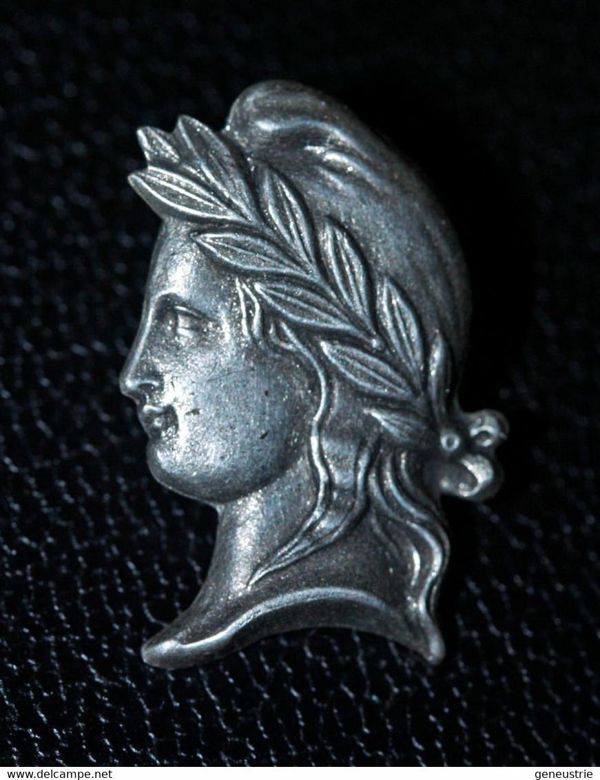 Broche "Tête De Marianne / République Française" Religious Pin - Administraties