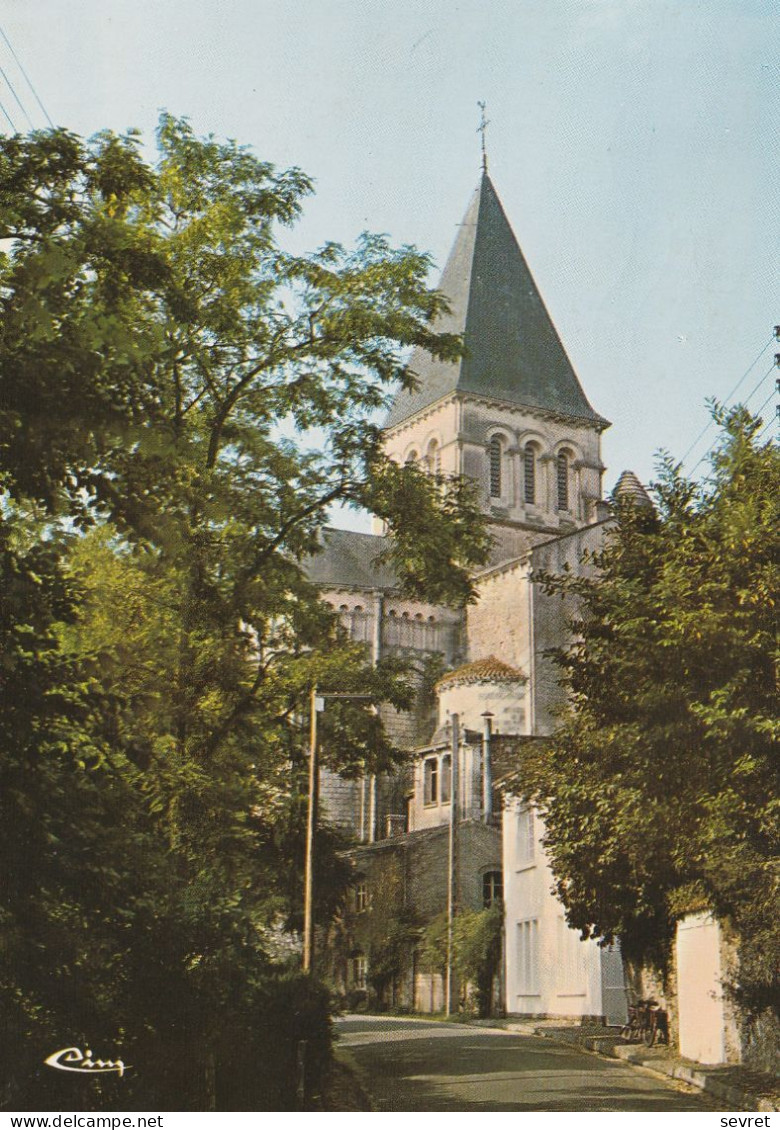 MAREUIL SUR LAY . - La Vieille Rue Du Puits Sans Tour Et Abside De L'Eglise Romane - Mareuil Sur Lay Dissais