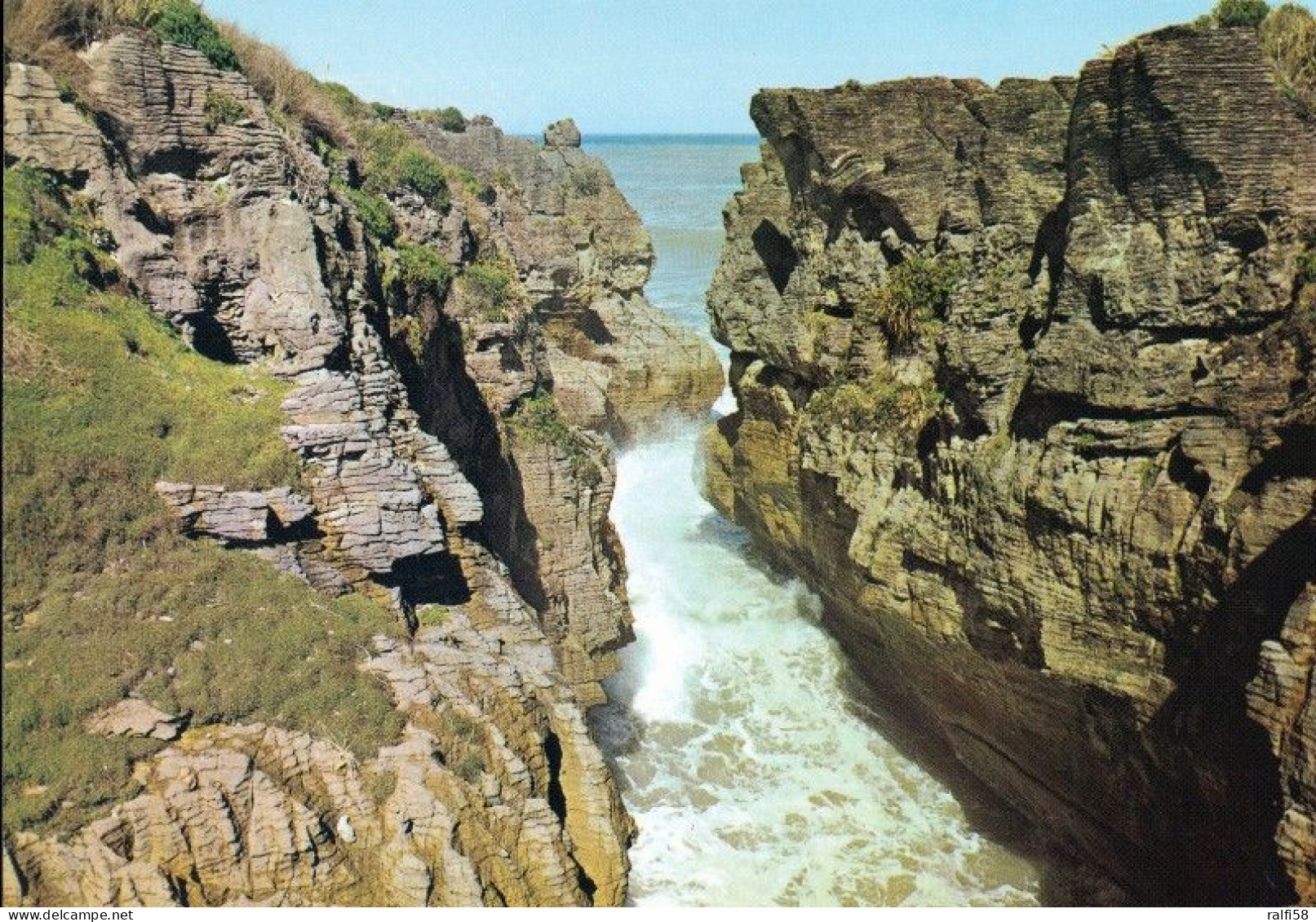 1 AK Neuseeland / New Zealand * Corridor To The Chimney Pot, Punakaiki Pancake Rocks * - New Zealand