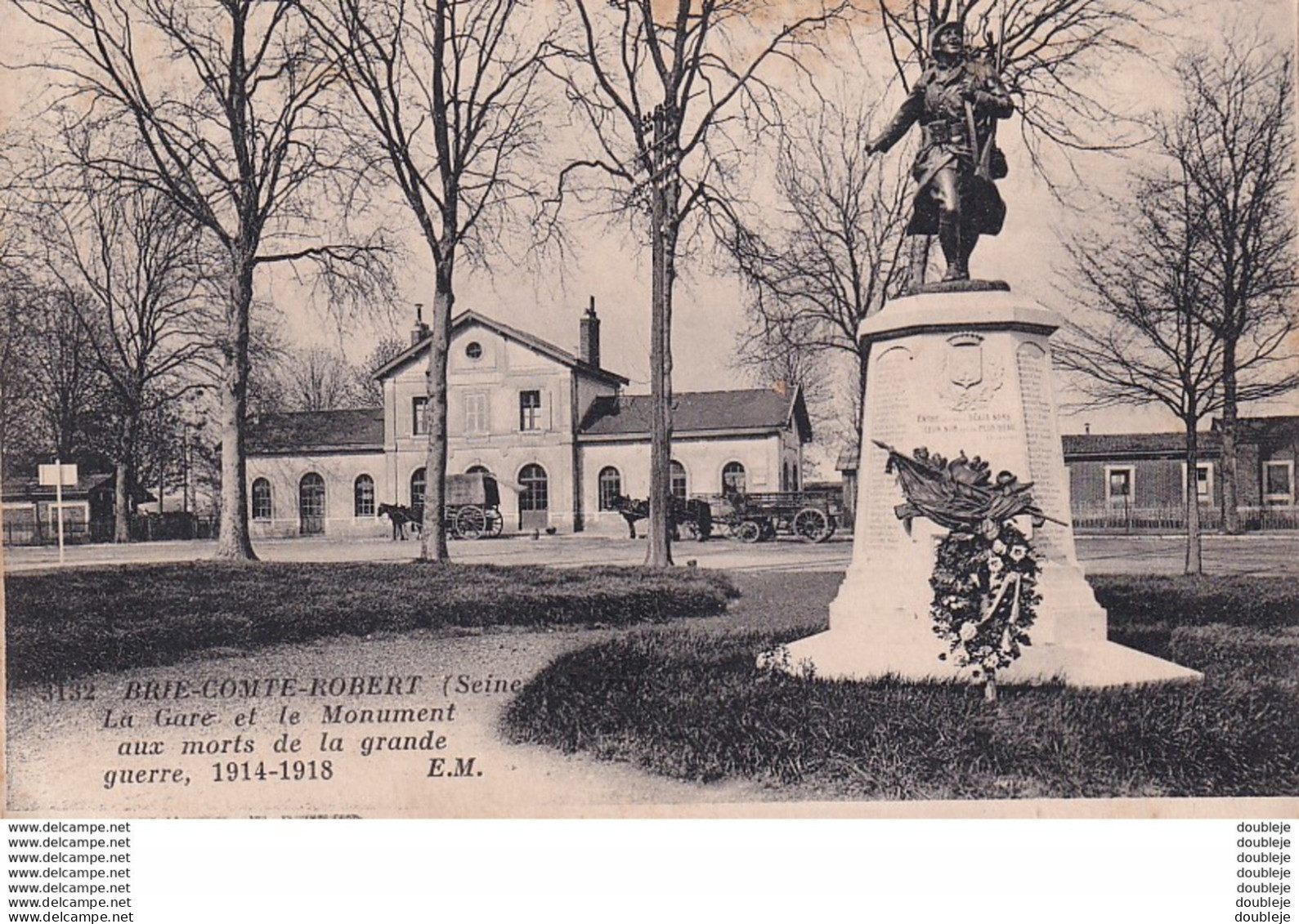 D77  BRIE COMTE ROBERT  La Gare Et Le Monument Aux Morts De La Grande Guerre 1914- 1918 - Brie Comte Robert