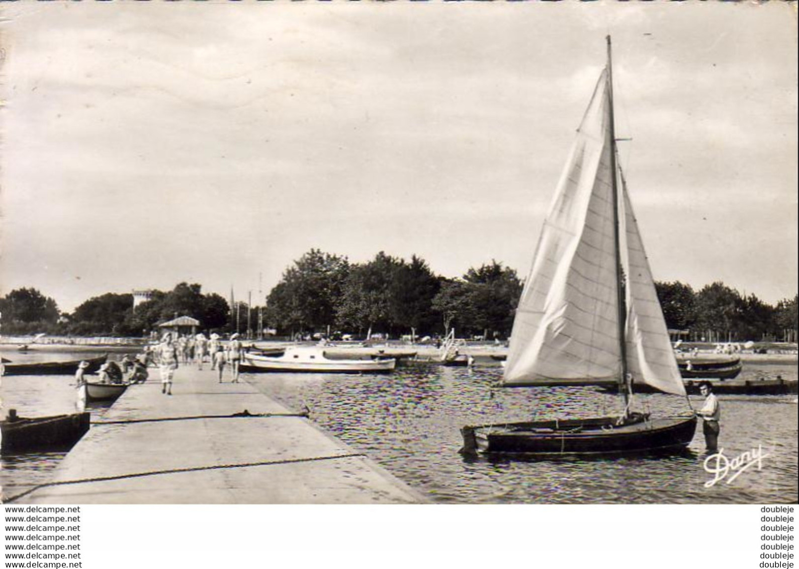 D33  ARÈS La Jetée Et La Plage - Arès