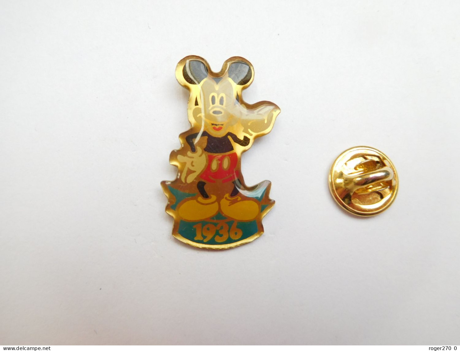 Beau Pin's , Disney , Mickey 1936 , époxy , Verso Lisse - Disney