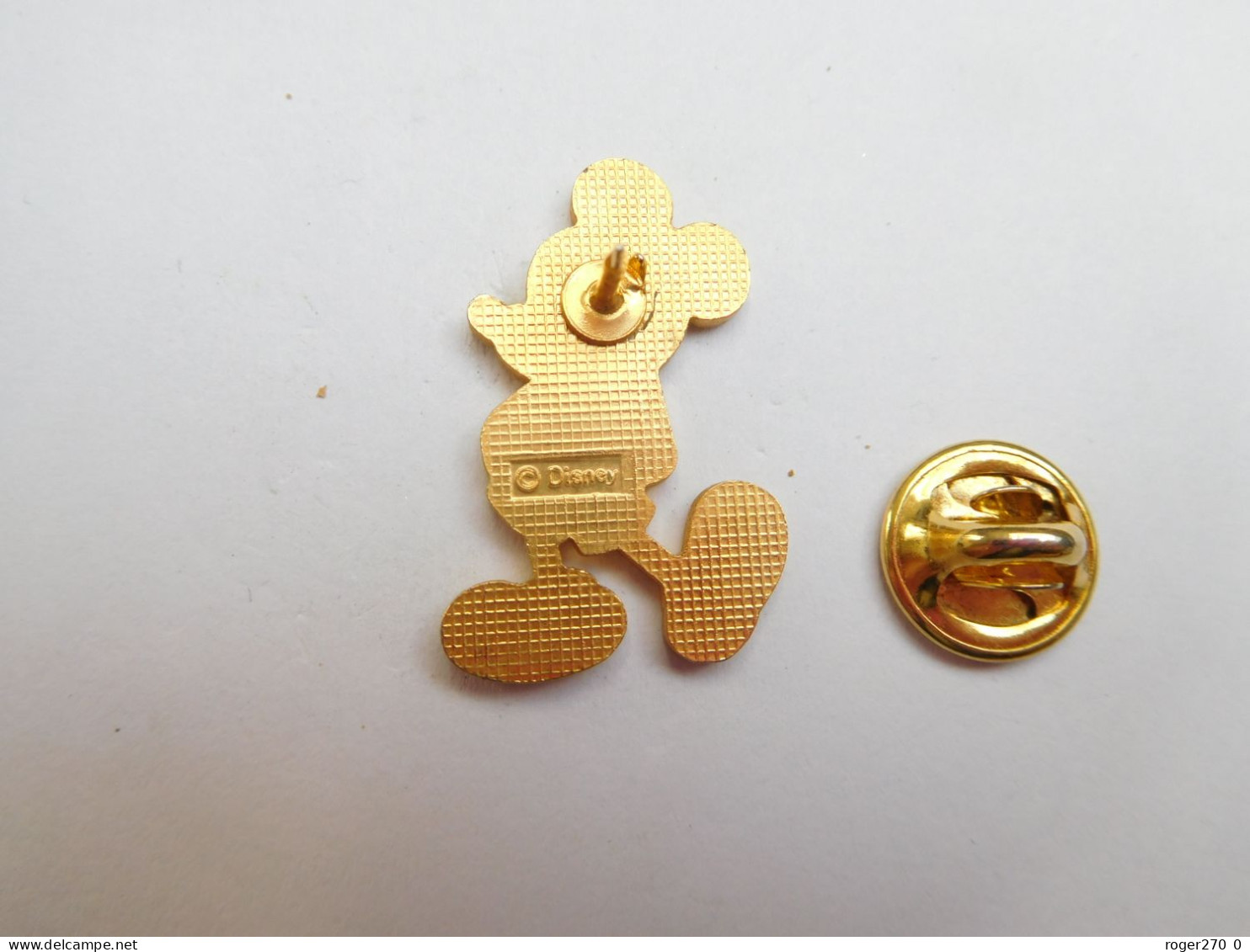 Superbe Pin's En EGF , Disney , Mickey , Doré , Signé Disney - Disney