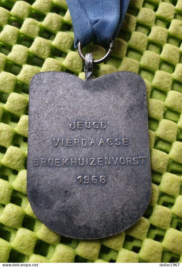 Medaile :  Jeugd Vierdaagse Broekhuizenvorst 1968 ( Limburg) .  -  Original Foto  !!  Medallion  Dutch - Otros & Sin Clasificación