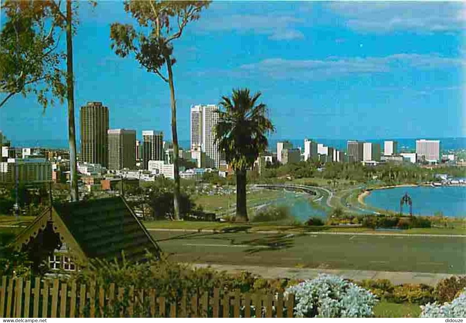 Australie - Perth - Perth Skyline From Floral Clock - King's Park - CPM - Voir Scans Recto-Verso - Perth