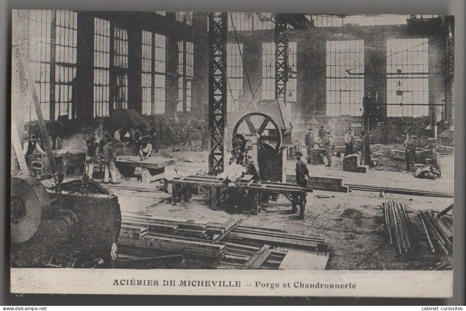 Intérieur Des ACIERIES DE MICHEVILLE (Villerupt)  Forge Et Chaudronnerie - OUVRIERS En USINE - Métier - Animée - Dept 54 - Industrie