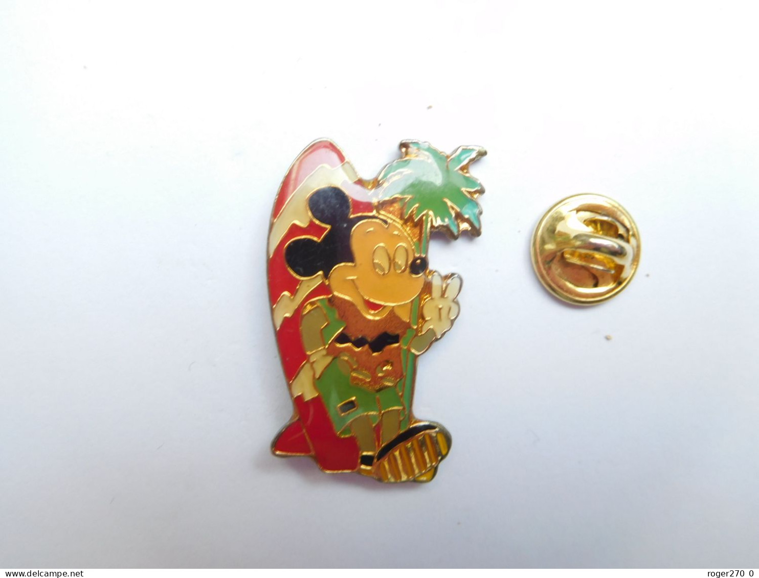 Beau Pin's , Disney , Mickey , Surf , Planche , Palmier , Verso Quadrillé - Disney