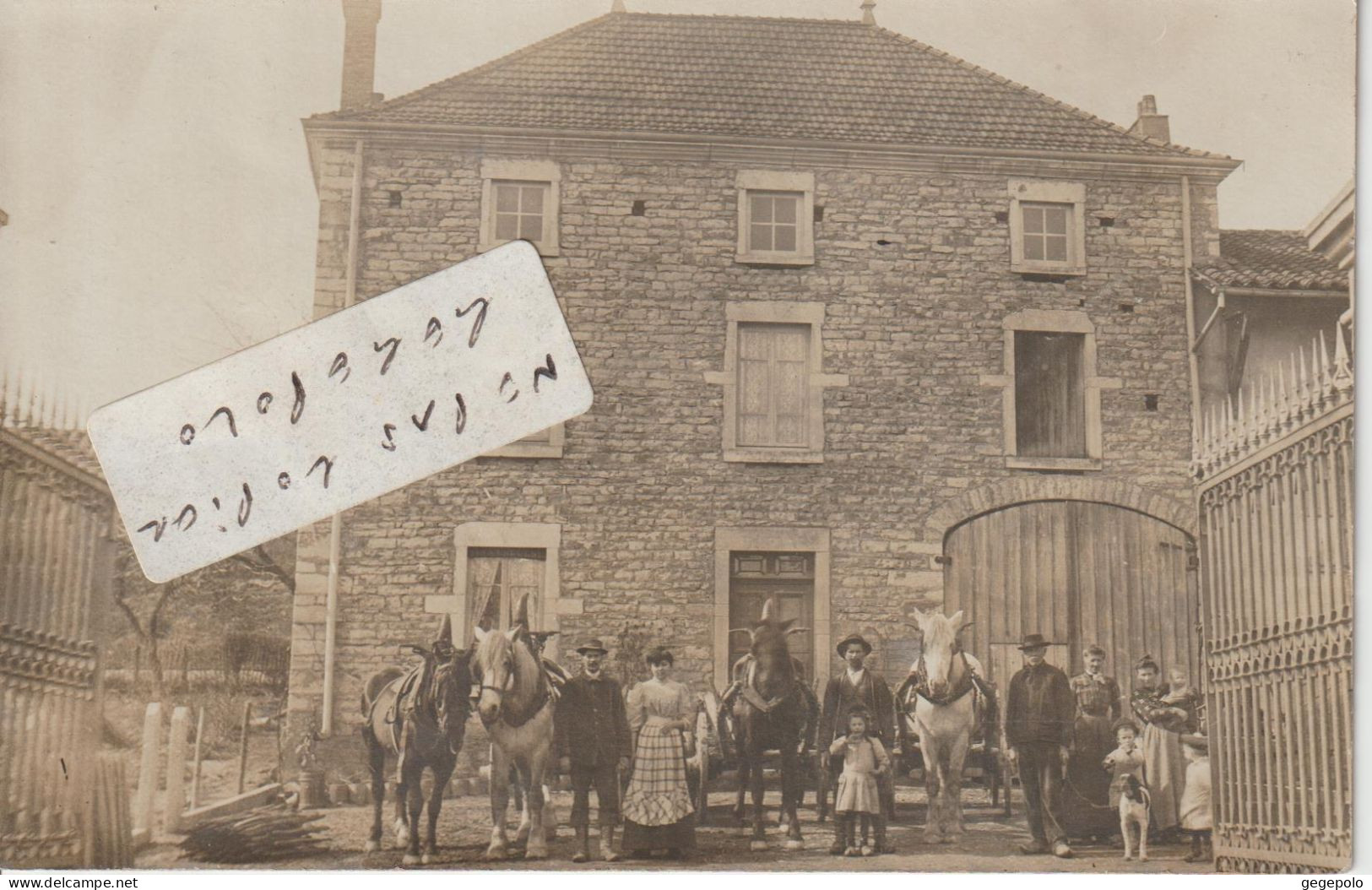 FLEURVILLE - Que De Monde Devant Cette Grande Bâtisse   ( Carte Photo ) - Montceau Les Mines