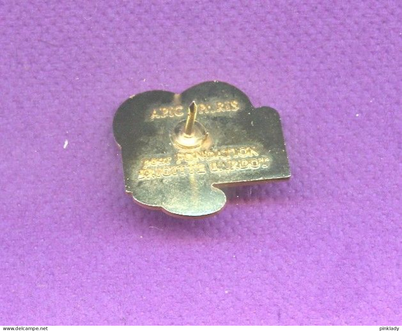 Rare Pins Fondation Brigitte Bardot ( Actrice Cinema Pin Up ) Bebe Phoque Help Q558 - Filmmanie