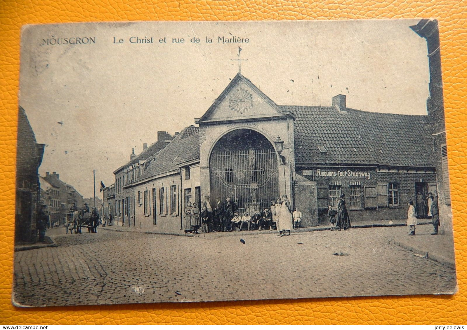 MOUSCRON  -  Le Christ Et Rue De La Marlière  -  1920 - Mouscron - Möskrön