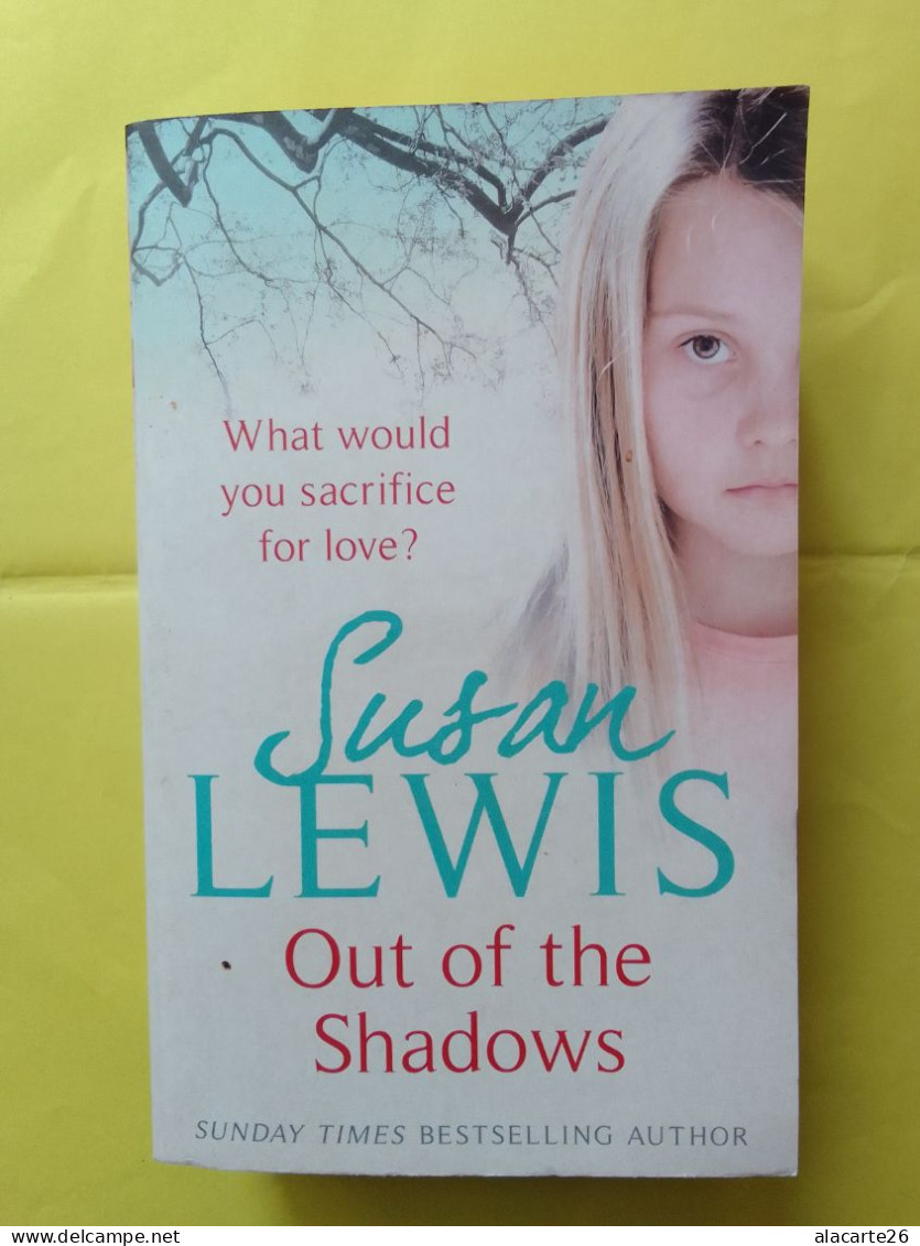 OUT OF THE SHADOWS / SUSAN LEWIS - Sonstige & Ohne Zuordnung