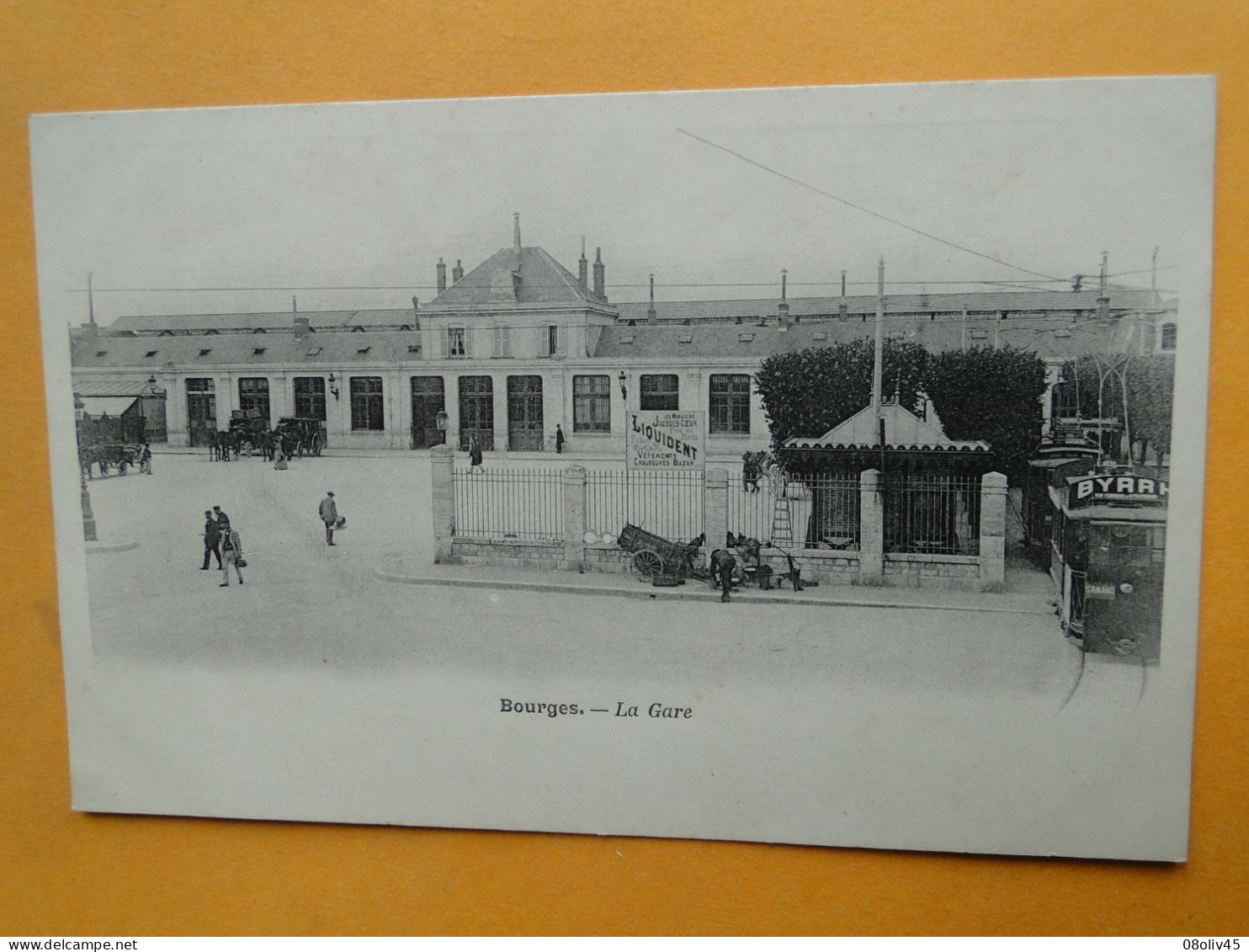 BOURGES -- La Gare - Lot De 2 Cartes Différentes - ANIMEES - 1 Avec Cachet Militaire Au Verso - Gares - Sans Trains