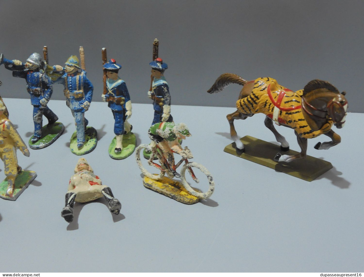 -LOT 13 SUJETS STARLUX? ALUMINIUM SOLDATS MARINS 2 CHEVAUX Le + Grand STARLUX      E - Autres & Non Classés