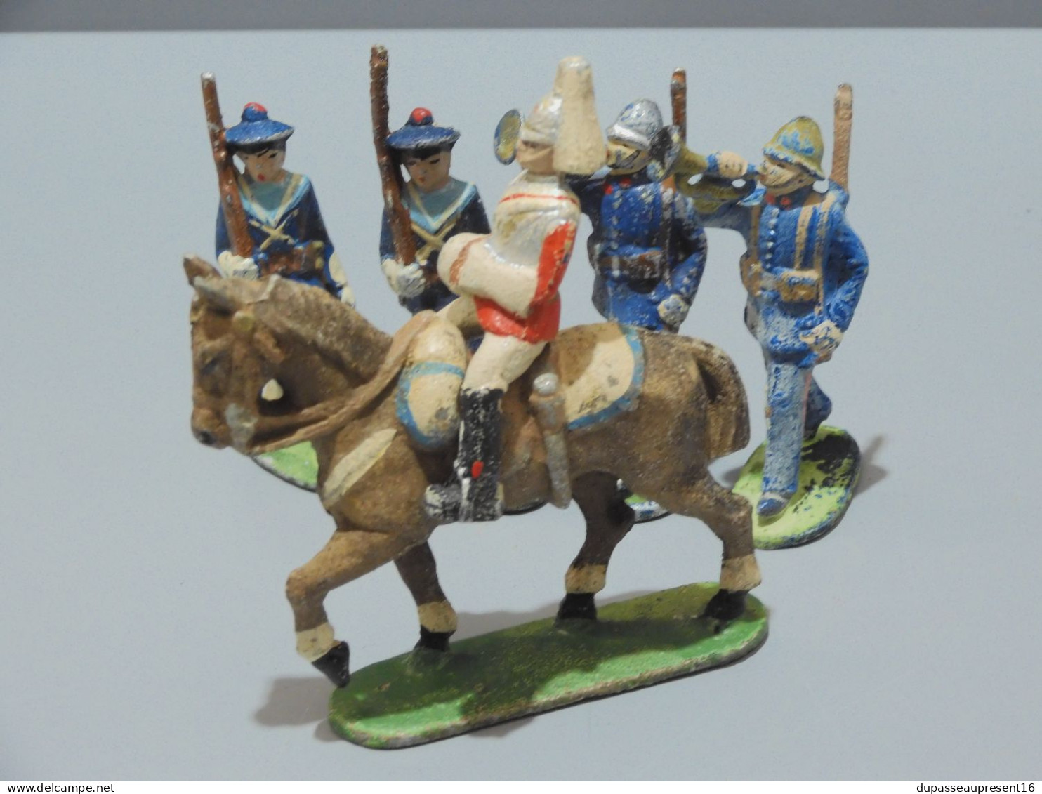 -LOT 13 SUJETS STARLUX? ALUMINIUM SOLDATS MARINS 2 CHEVAUX le + grand STARLUX      E