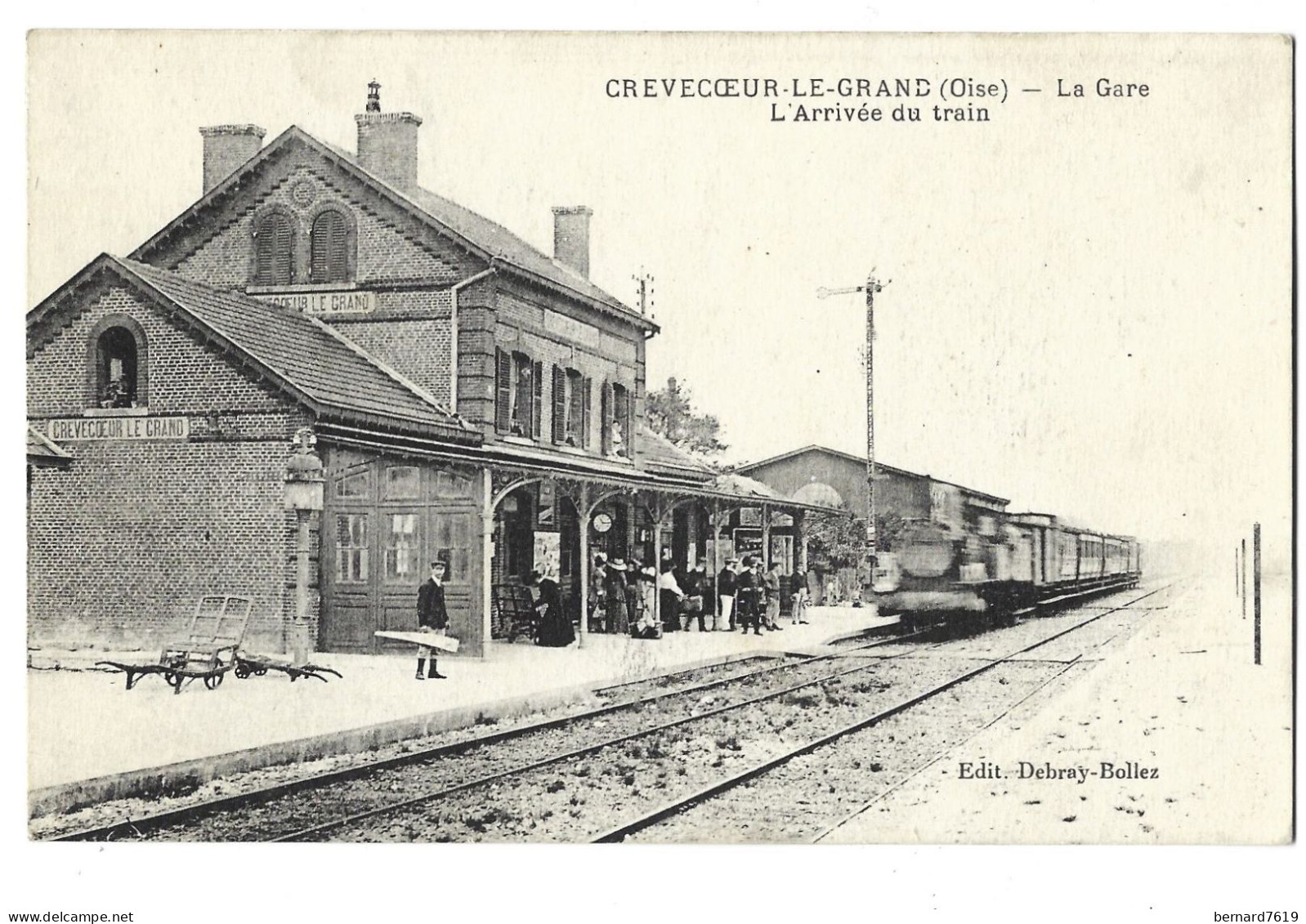 60  Crevecoeur Le Grand -  La Gare - L'arrivee D'un Train - Crevecoeur Le Grand