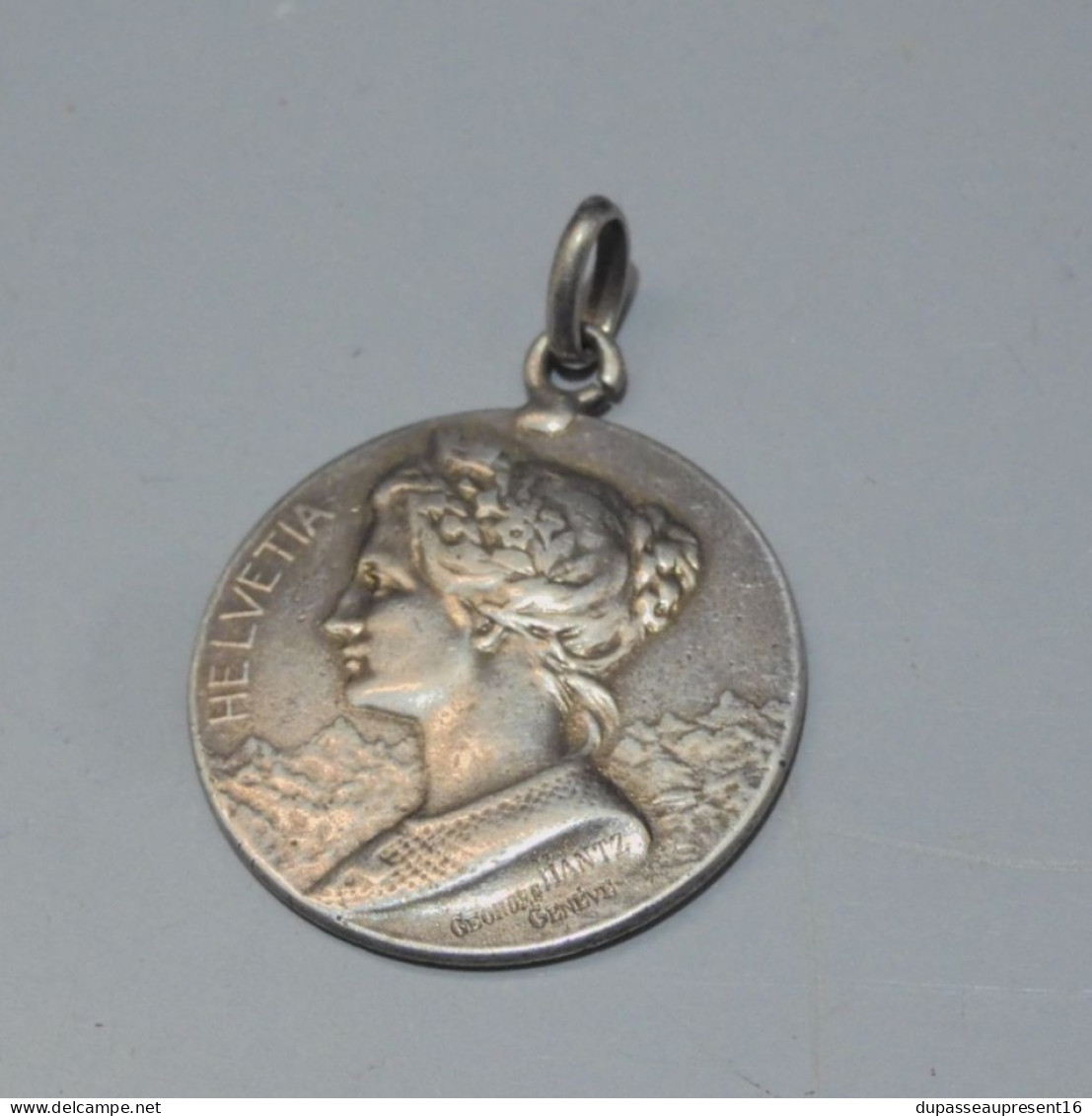 -MEDAILLE PENDENTIF HELVETIA GEORGES HANTZ TIR Du VILLAGE SUISSE PARIS 1910   E - Otros & Sin Clasificación