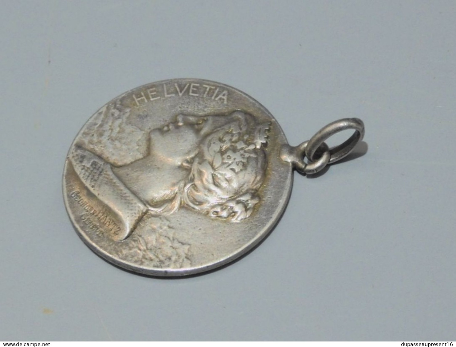 -MEDAILLE PENDENTIF HELVETIA GEORGES HANTZ TIR Du VILLAGE SUISSE PARIS 1910   E - Andere & Zonder Classificatie