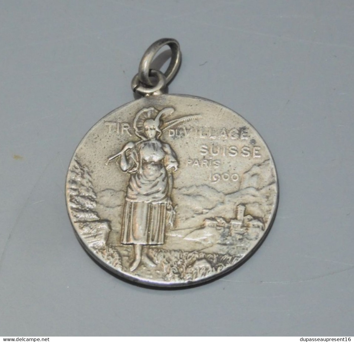 -MEDAILLE PENDENTIF HELVETIA GEORGES HANTZ TIR du VILLAGE SUISSE PARIS 1910   E