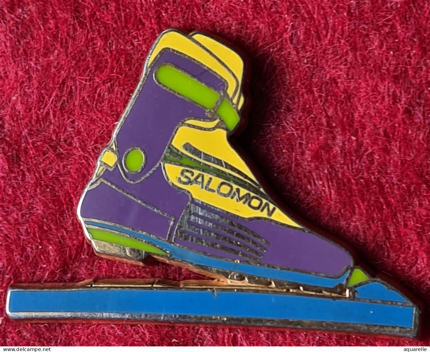 SUPER PIN'S Arthus BERTRAND Base OR " CHAUSSURE De SKI, "SALOMON" Couleur Dont Violet , Zamac Base Or, Format - Arthus Bertrand