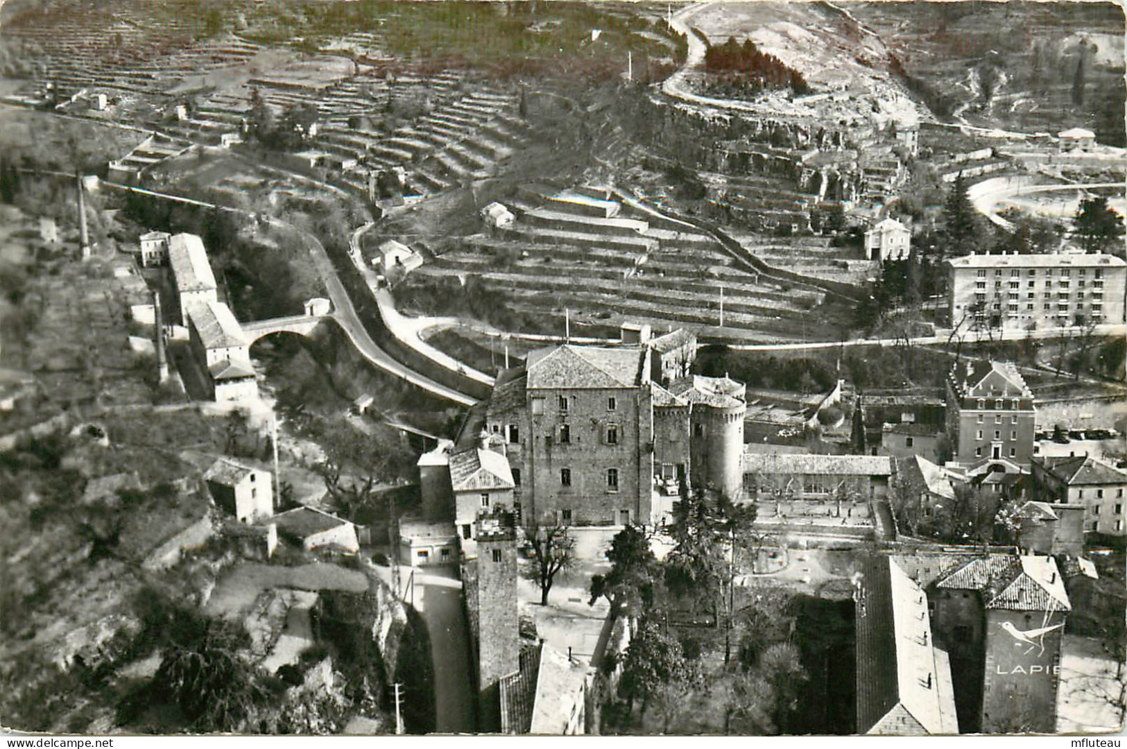 07* LARGENTIERE  Vue Generale -  Le Chateau    (CPSM  9x14cm)   RL36.0783 - Largentiere