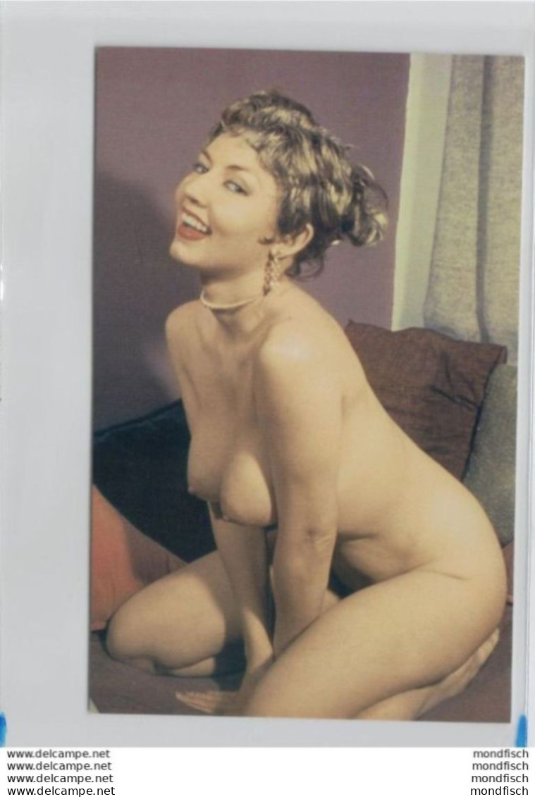 Classic Pin-ups - Post Card No 220 - Pin-Ups