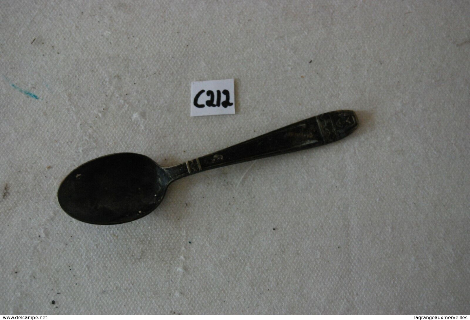 C212 Ancienne Cuillère En Métal Travaillée - Spoons