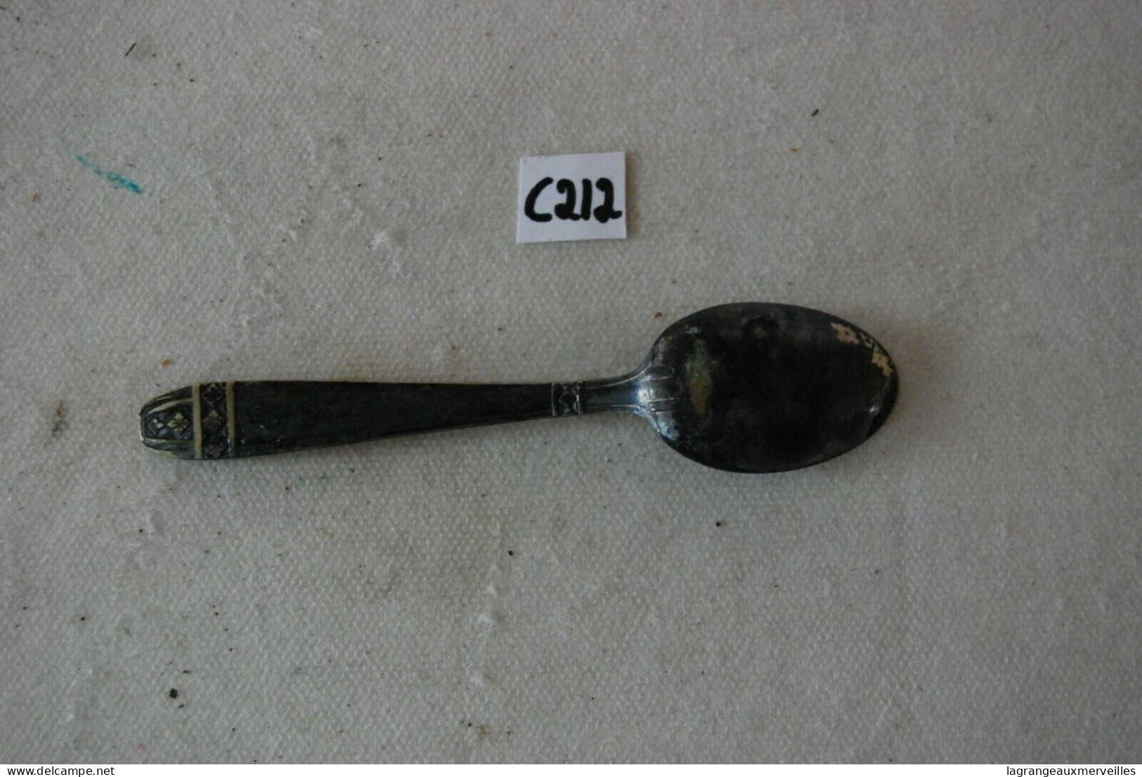 C212 Ancienne Cuillère En Métal Travaillée - Spoons