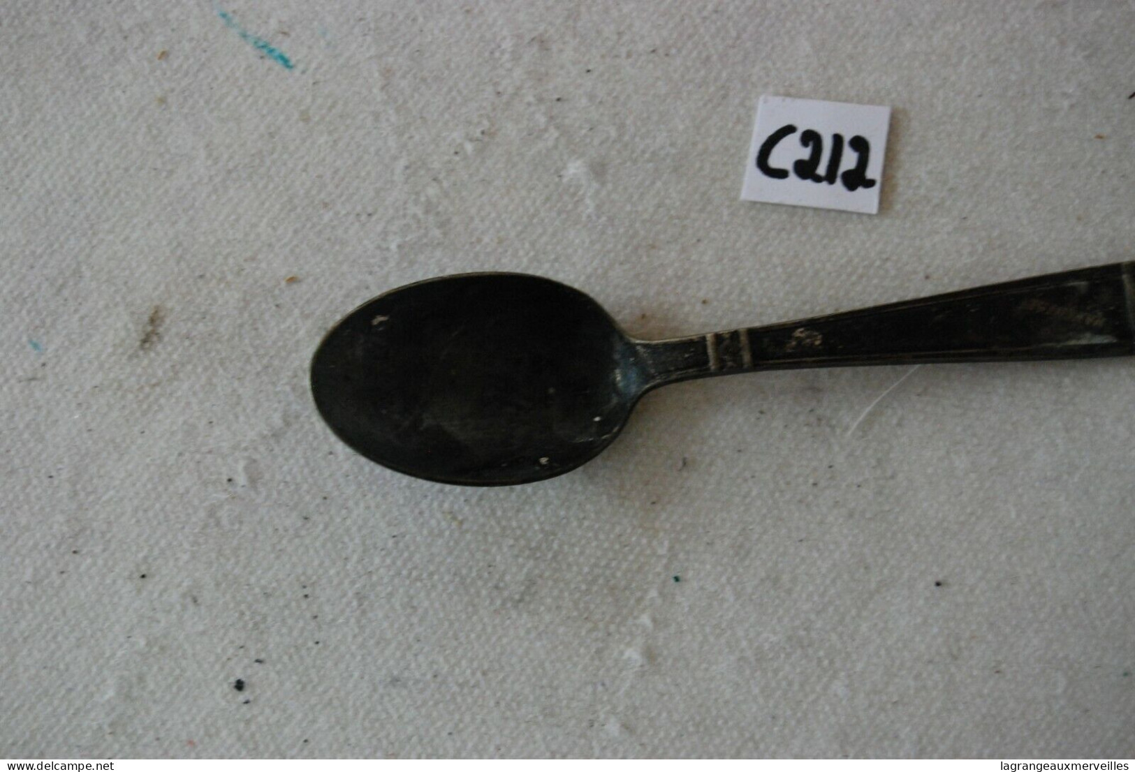 C212 Ancienne Cuillère En Métal Travaillée - Spoons