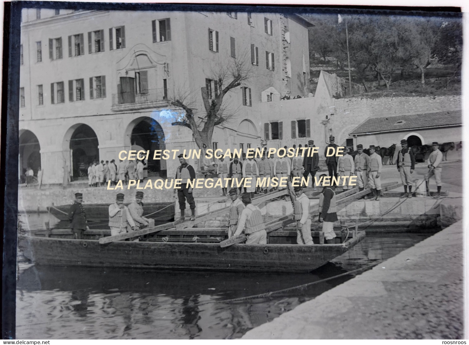 PLAQUE DE VERRE NEGATIVE 9x12 - MILITAIRES CHARGEANT UNE EMBARCATION - WW1 - Glass Slides