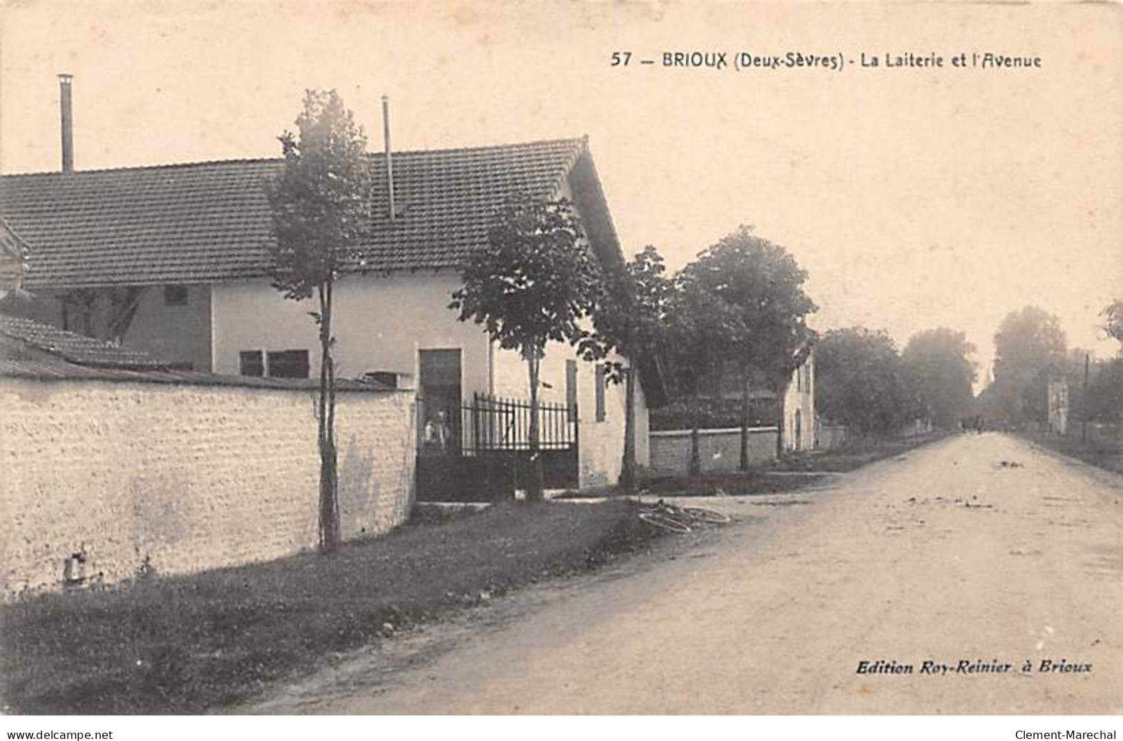BRIOUX - La Laiterie Et L'Avenue - état - Brioux Sur Boutonne