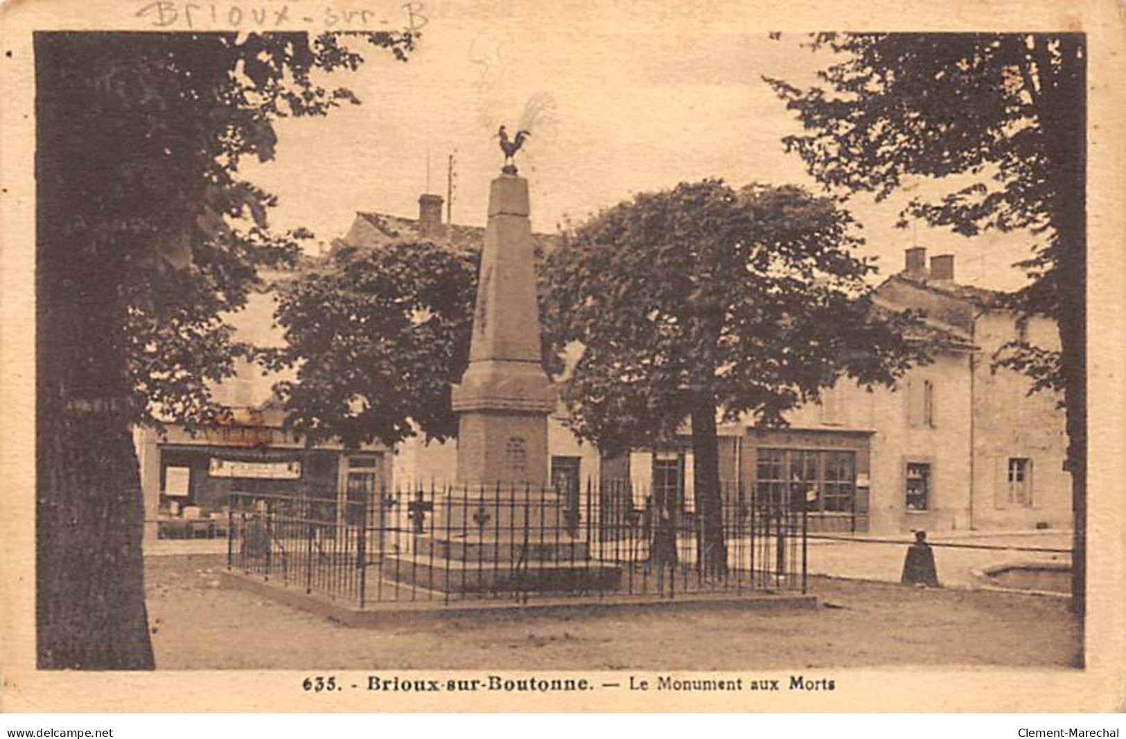 BRIOUX SUR BOUTONNE - Le Monument Aux Morts - Très Bon état - Brioux Sur Boutonne