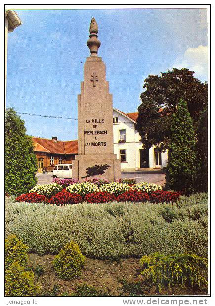 FREYMING-MERLEBACH 57 - Monument Aux Morts - 10513 - M-1 * - Freyming Merlebach