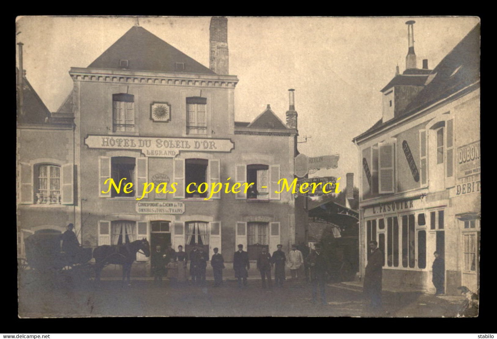 28 - CLOYES - HOTEL DU SOLEIL D'OR - L. PASQUIER MARCHAND DE GRAINS - CARTE PHOTO ORIGINALE - Cloyes-sur-le-Loir