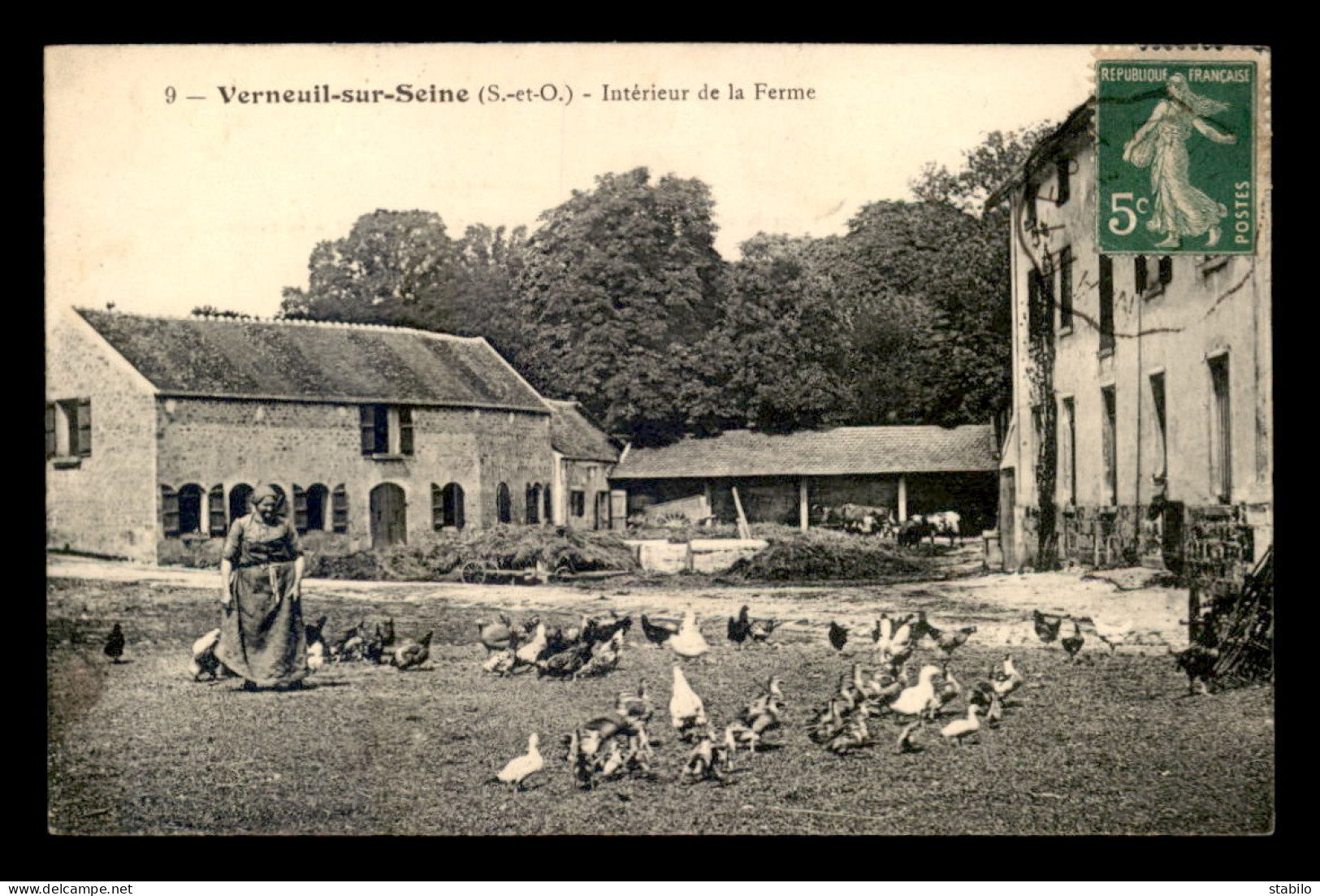 78 - VERNEUIL-SUR-SEINE - INTERIEUR DE LA FERME - POULES - Verneuil Sur Seine