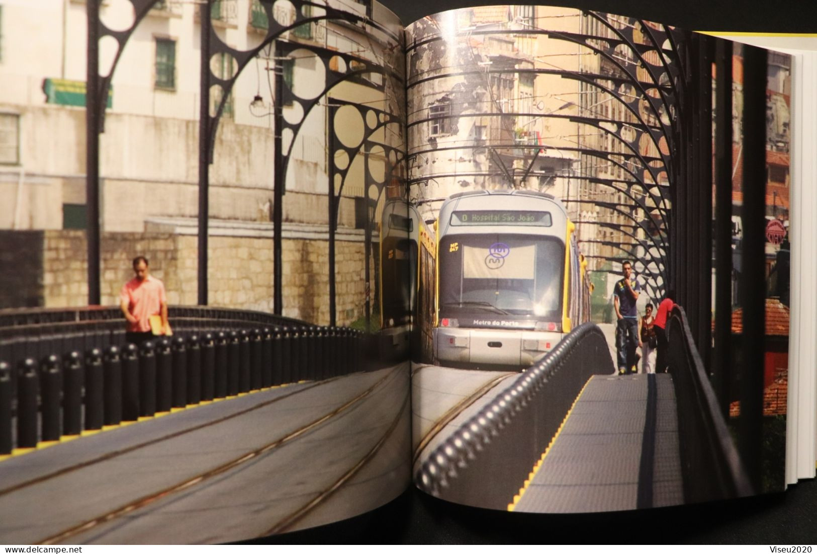 Portugal 2011 - Transportes Públicos Urbanos Em Portugal - Libro Del Año