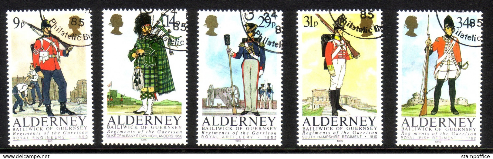 ALDERNEY MI-NR. 23-27 O HISTORISCHE UNIFORMEN - Alderney