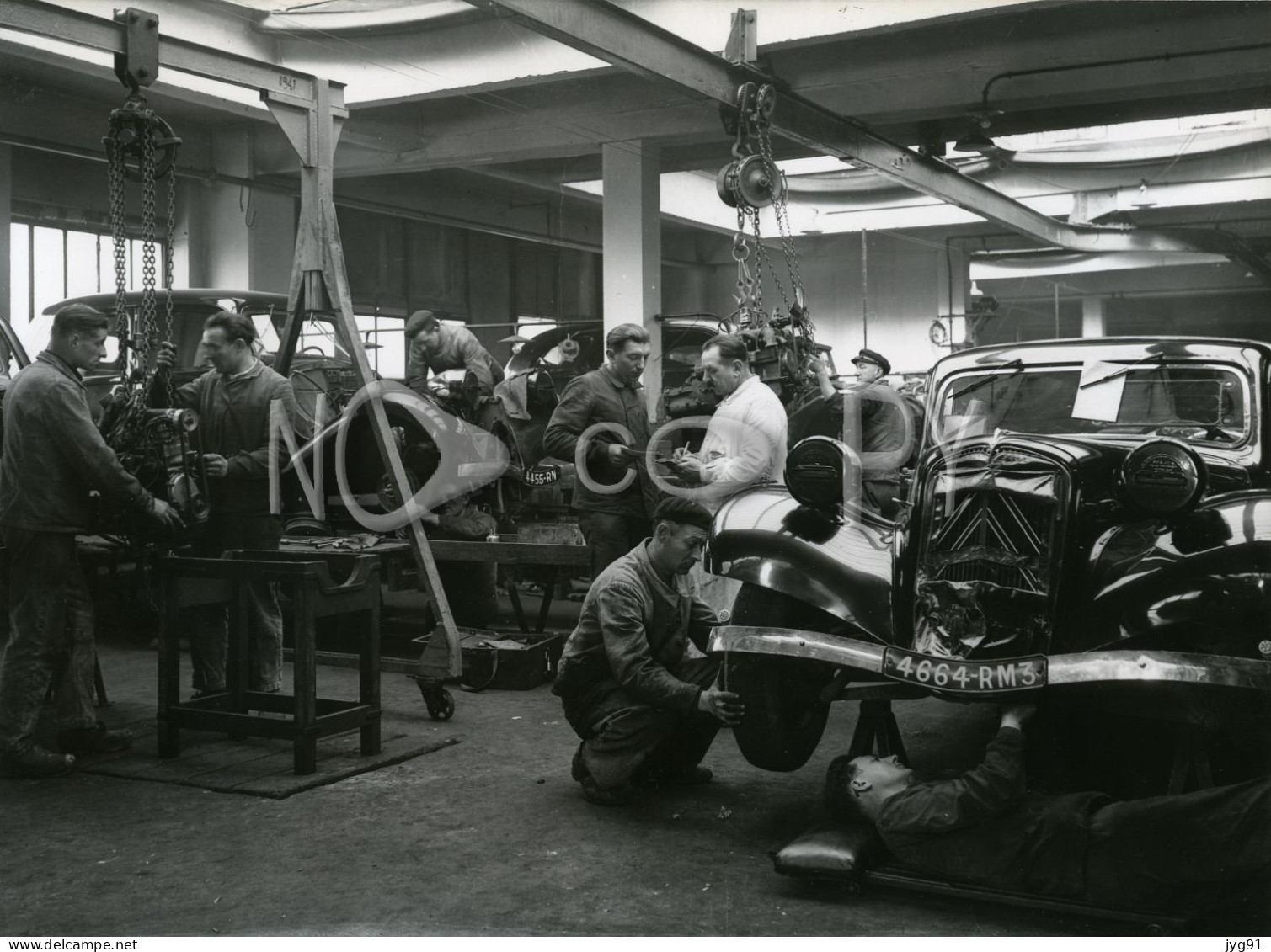 Grande Photo Atelier Garage Réparation Entretien Voiture Citroen Traction Avant - Automobiles