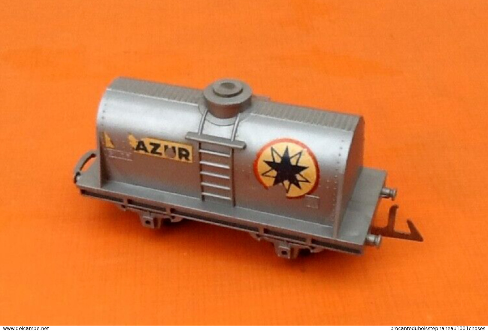 Wagon Citerne Shell / Wagon Citerne Azur Echelle : 1/87ème