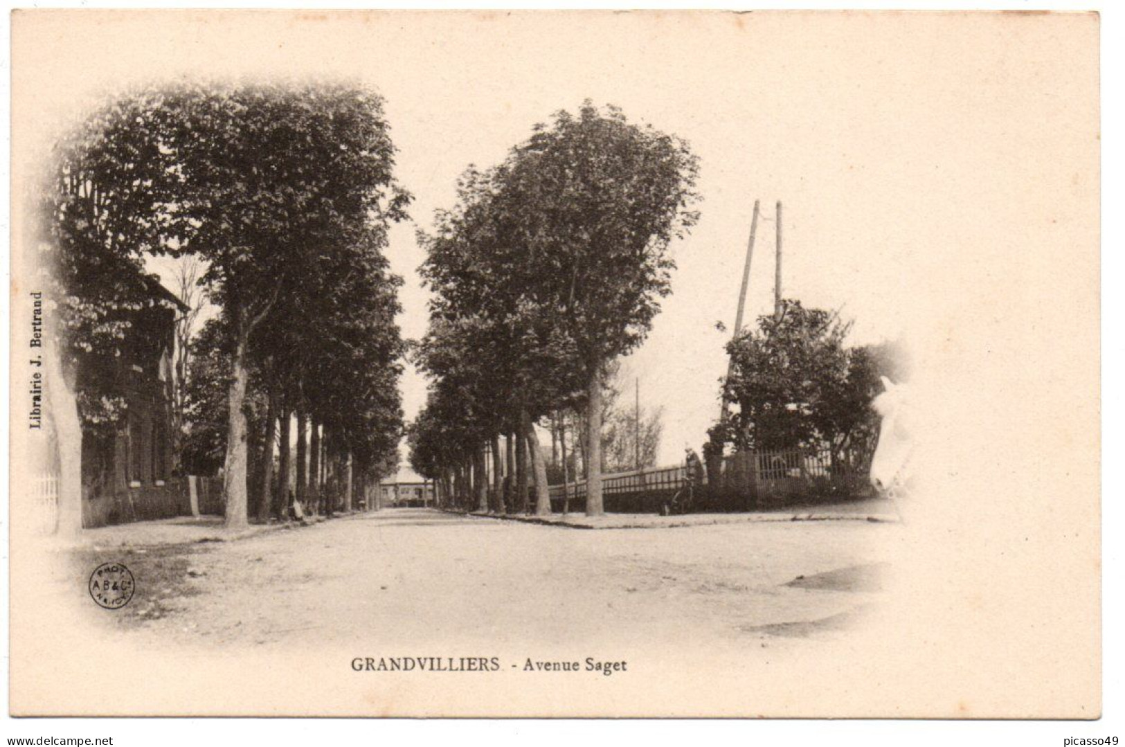 Oise , Grandvilliers , Avenue Saget - Grandvilliers