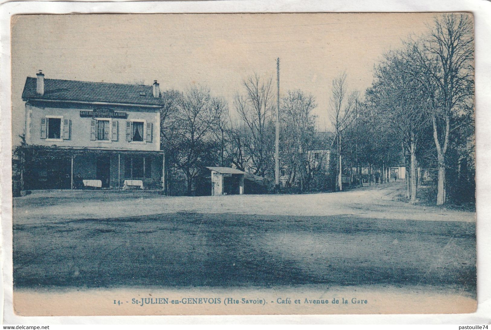 CPA :  14 X 9  -  St-JULIEN-en-GENEVOIS  -  Café Et Avenue De La Gare - Saint-Julien-en-Genevois