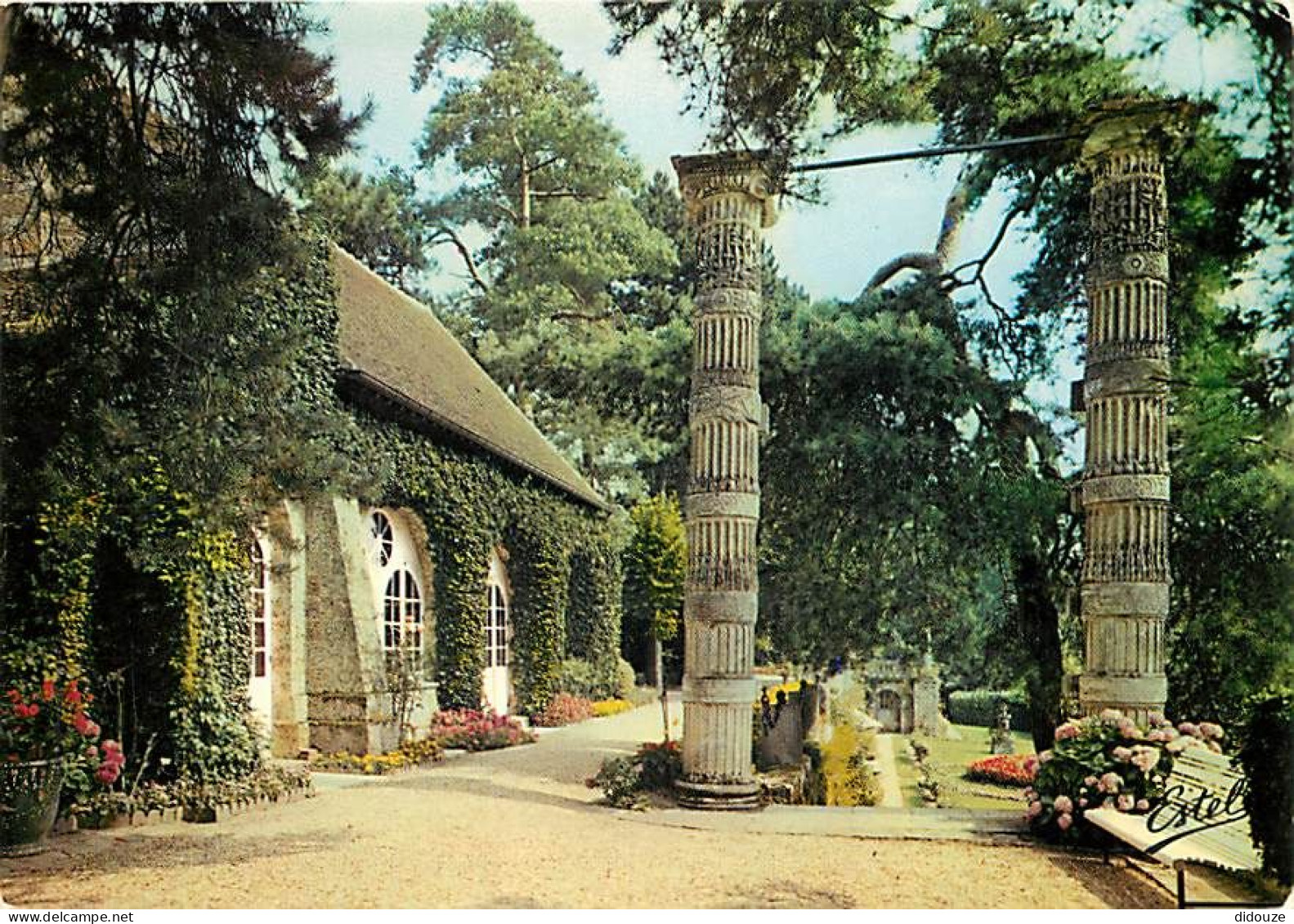 78 - Les Essarts Le Roi - Le Manoir Des Gandines - Colonnes En Provenance Des Tuileries - CPM - Carte Neuve - Voir Scans - Les Essarts Le Roi