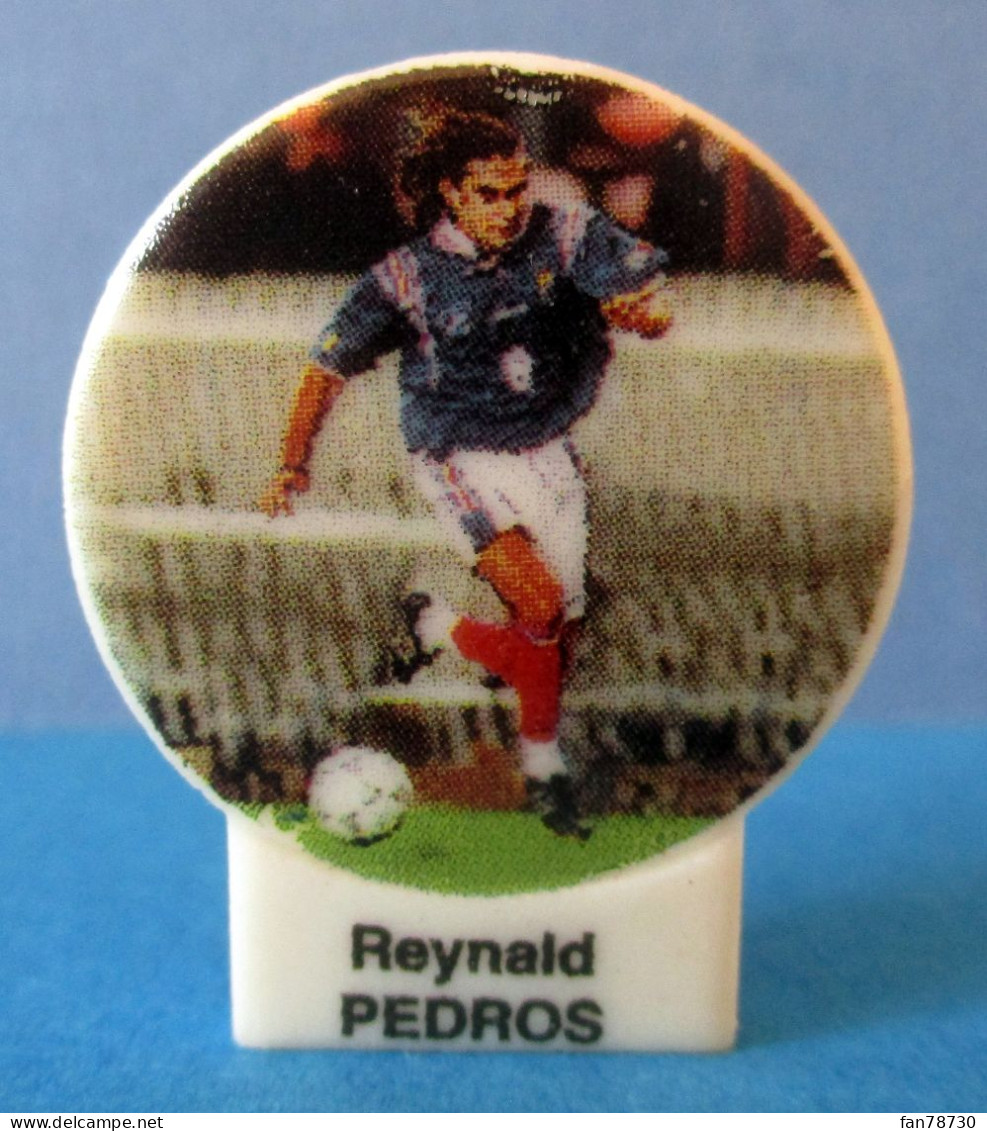 Fève Brillante Plate  - Raynald PEDROS -  Série Football  1998 - Frais Du Site Déduits - Sports