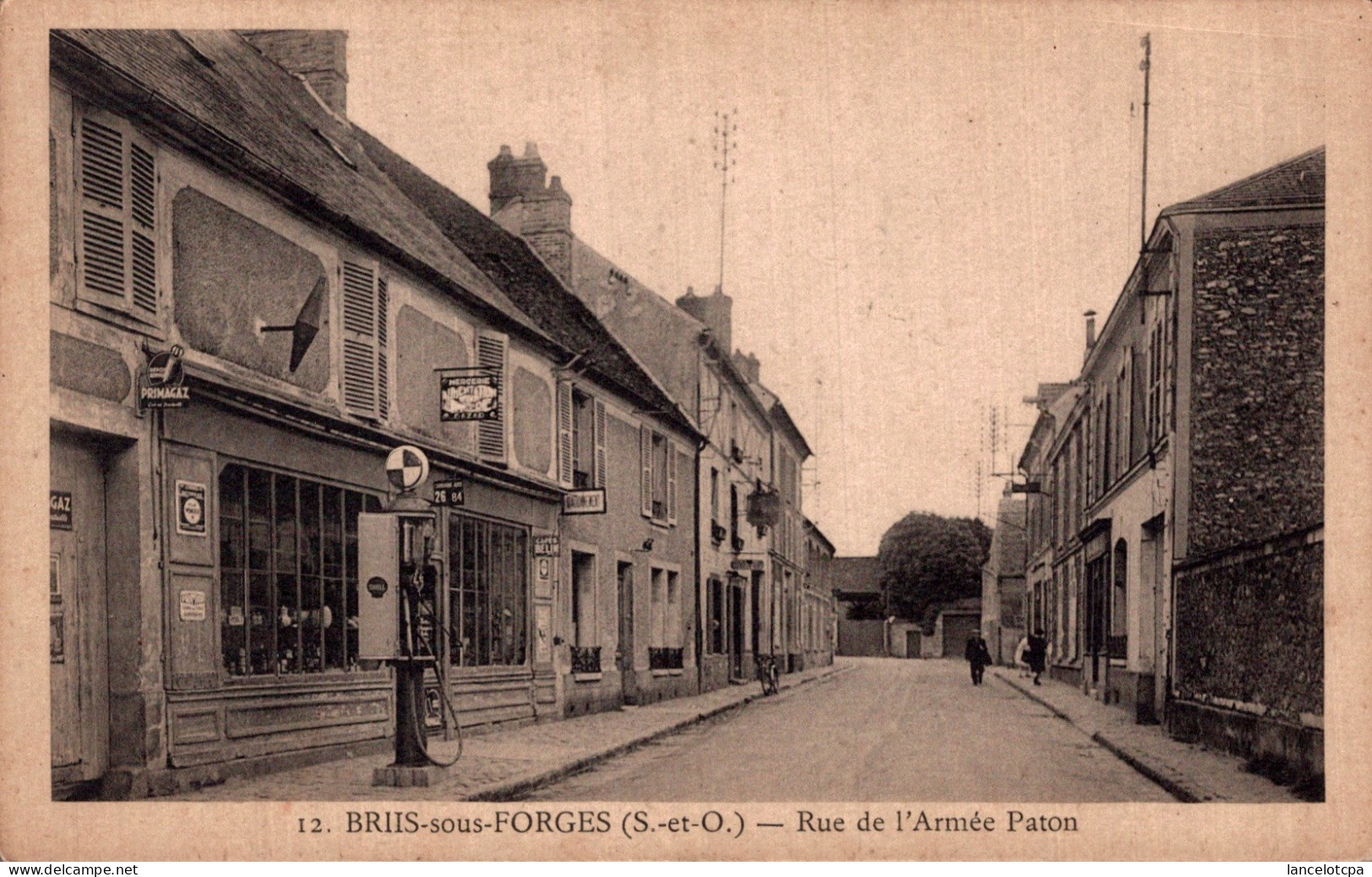 91 - BRIIS SOUS FORGES / RUE DE L'ARMEE PATON - POMPE A ESSENCE - Briis-sous-Forges