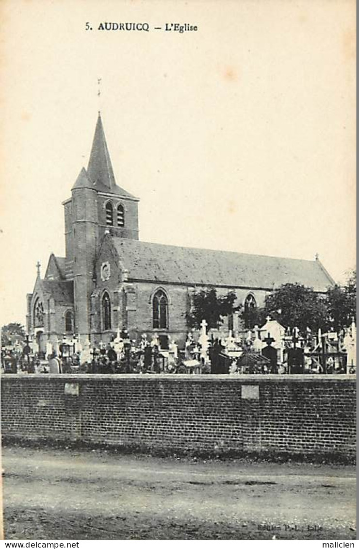 - Dpts Div.-ref-BM876- Pas De Calais - Audruicq - L Eglise Et Le Cimetière - - Audruicq