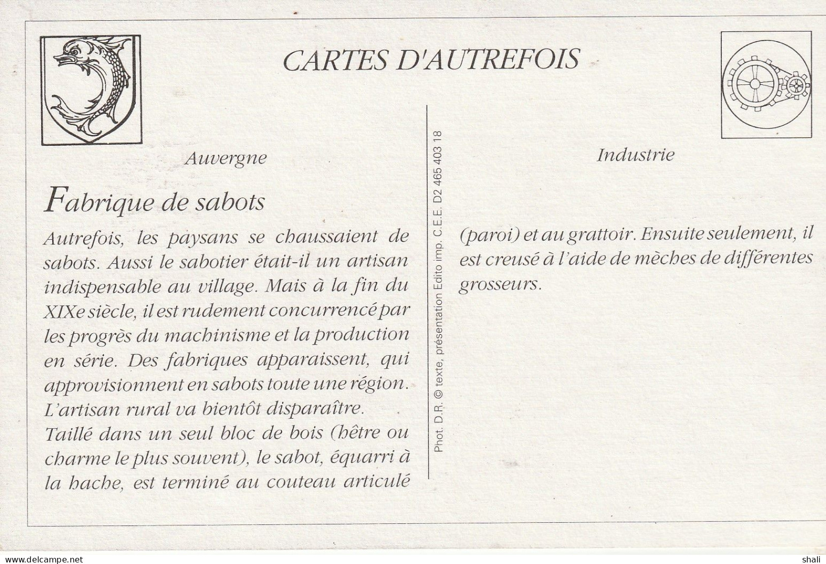 COPIE DE CARTE POSTALE ANCIENNE INTERIEUR D' UNE FABRIQUE DE SABOTS - Artisanat