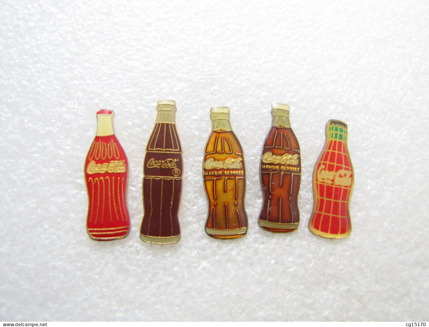 PIN'S   LOT 5 BOUTEILLES COCA COLA  Différentes - Coca-Cola