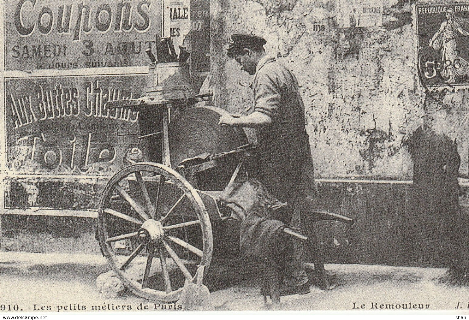 COPIE DE CARTE POSTALE ANCIENNE LE REMOULEUR - Vendedores Ambulantes